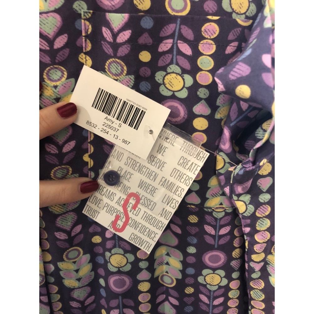 LulaRoe Amy button up shirt - medium - NWT